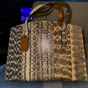 NEVER BEEN USED COACH PURSE